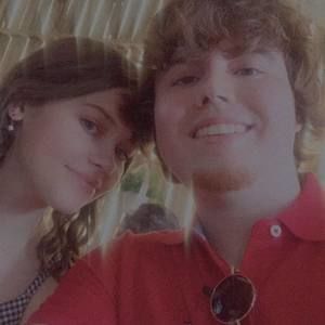 Meet your Posher, Dominique